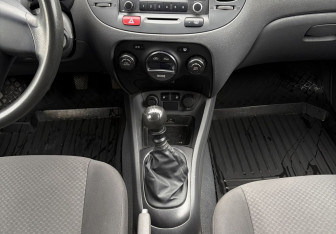 Подержанный автомобиль Kia Rio Sedan 2011 года (10 фото)