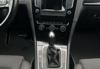 Подержанный автомобиль Volkswagen Golf Hatchback 2013 года (11 фото)