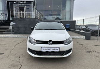 Подержанный автомобиль Volkswagen Polo Sedan 2013 года (2 фото)
