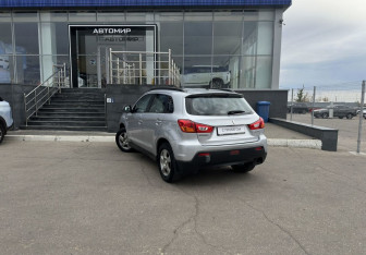 Подержанный автомобиль Mitsubishi ASX 2011 года (7 фото)
