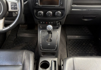 Подержанный автомобиль Jeep Compass 2012 года (11 фото)