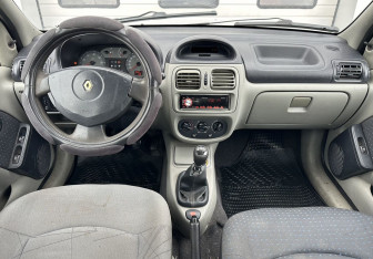 Подержанный автомобиль Renault Symbol 2005 года (10 фото)