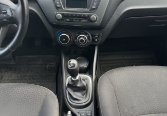 Подержанный автомобиль Kia Rio Sedan 2014 года (11 фото)