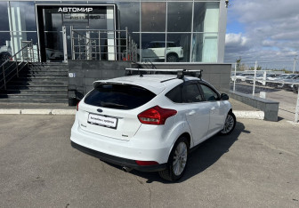 Подержанный автомобиль Ford Focus Hatchback 2016 года (5 фото)