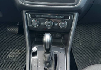 Подержанный автомобиль Volkswagen Tiguan 2020 года (11 фото)