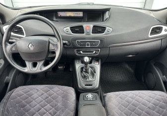 Подержанный автомобиль Renault Scenic 2010 года (10 фото)