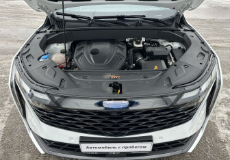 Подержанный автомобиль Geely Atlas 2024 года (13 фото)
