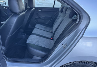 Подержанный автомобиль Skoda Rapid Liftback 2014 года (12 фото)