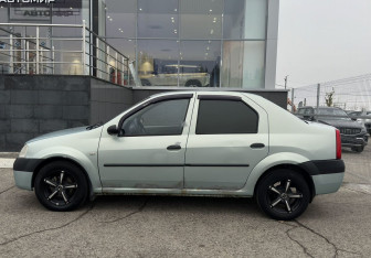 Подержанный автомобиль Renault Logan Sedan 2007 года (8 фото)