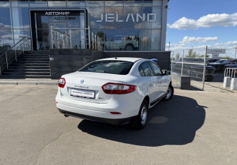 Подержанный автомобиль Renault Fluence 2013 года (5 фото)
