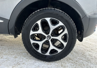 Подержанный автомобиль Renault Kaptur 2017 года (14 фото)