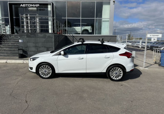 Подержанный автомобиль Ford Focus Hatchback 2016 года (8 фото)