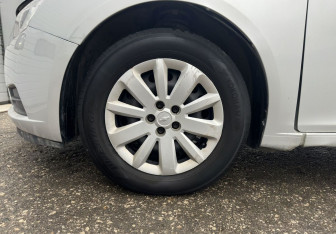 Подержанный автомобиль Chevrolet Cruze Sedan 2011 года (14 фото)