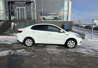Подержанный автомобиль Kia Rio Sedan 2015 года (4 фото)