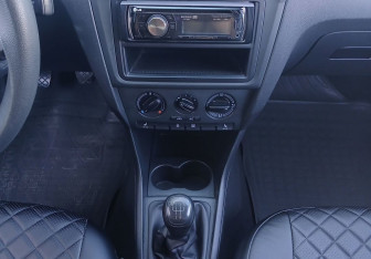 Подержанный автомобиль Skoda Rapid Liftback 2015 года (11 фото)