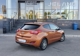 Подержанный автомобиль Hyundai i30 Hatchback 2015 года (5 фото)