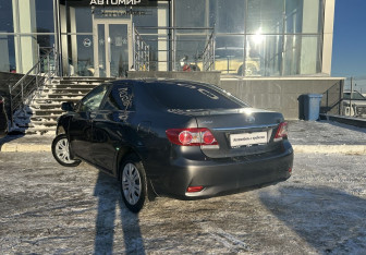Подержанный автомобиль Toyota Corolla Sedan 2012 года (7 фото)