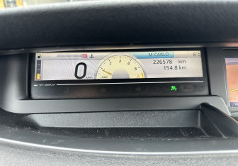 Подержанный автомобиль Renault Scenic 2010 года (9 фото)