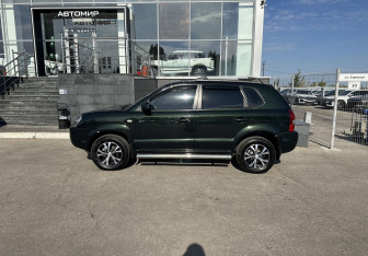 Подержанный автомобиль Hyundai Tucson 2006 года (8 фото)