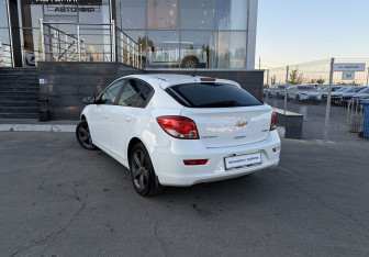Подержанный автомобиль Chevrolet Cruze Hatchback 2014 года (7 фото)