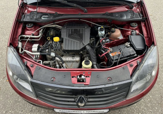 Подержанный автомобиль Renault Sandero 2012 года (14 фото)