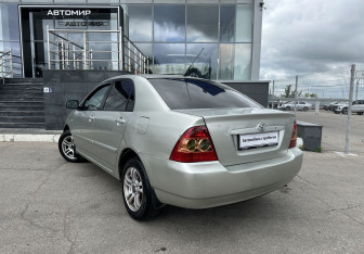 Подержанный автомобиль Toyota Corolla Sedan 2005 года (7 фото)