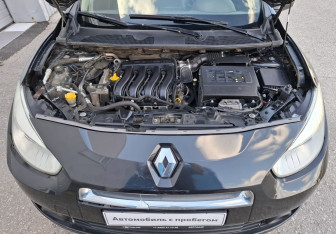 Подержанный автомобиль Renault Fluence 2012 года (13 фото)
