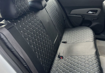 Подержанный автомобиль Chevrolet Cruze Hatchback 2013 года (12 фото)