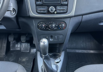 Подержанный автомобиль Renault Sandero 2019 года (11 фото)