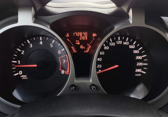 Подержанный автомобиль Nissan Juke 2011 года (9 фото)