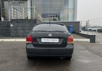 Подержанный автомобиль Volkswagen Polo Sedan 2013 года (6 фото)