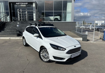 Подержанный автомобиль Ford Focus Hatchback 2016 года (3 фото)