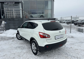 Подержанный автомобиль Nissan Qashqai 2010 года (7 фото)