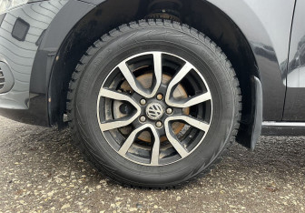 Подержанный автомобиль Volkswagen Polo Sedan 2012 года (14 фото)