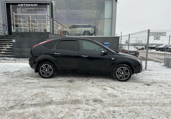 Подержанный автомобиль Ford Focus Hatchback 2007 года (4 фото)