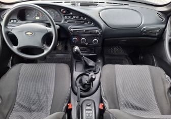 Подержанный автомобиль Chevrolet Niva 2008 года (10 фото)
