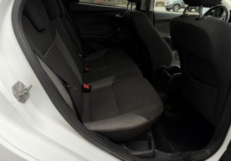 Подержанный автомобиль Ford Focus Hatchback 2012 года (12 фото)