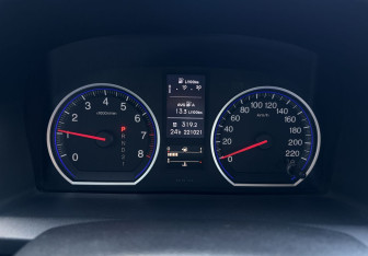 Подержанный автомобиль Honda CR-V 2011 года (9 фото)