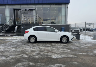 Подержанный автомобиль Chevrolet Cruze Hatchback 2012 года (4 фото)