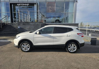 Подержанный автомобиль Nissan Qashqai 2014 года (8 фото)