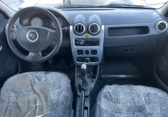 Подержанный автомобиль Renault Logan Sedan 2011 года (10 фото)