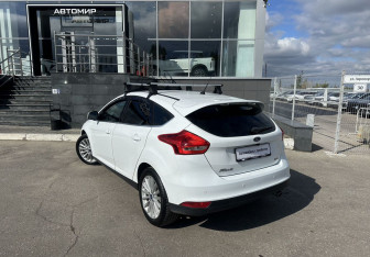 Подержанный автомобиль Ford Focus Hatchback 2016 года (7 фото)