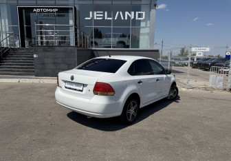 Подержанный автомобиль Volkswagen Polo Sedan 2014 года (5 фото)