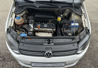 Подержанный автомобиль Volkswagen Polo Sedan 2012 года (14 фото)