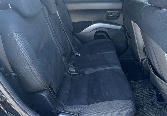 Подержанный автомобиль Mitsubishi Outlander 2008 года (12 фото)