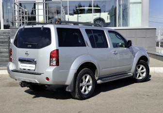 Подержанный автомобиль Nissan Pathfinder 2013 года (5 фото)