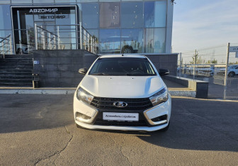 Подержанный автомобиль LADA (ВАЗ) Vesta Sedan 2019 года (2 фото)