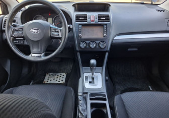 Подержанный автомобиль Subaru XV 2011 года (10 фото)