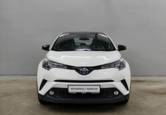 Подержанный автомобиль Toyota C-HR 2018 года (2 фото)