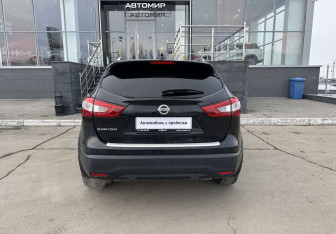 Подержанный автомобиль Nissan Qashqai 2017 года (6 фото)